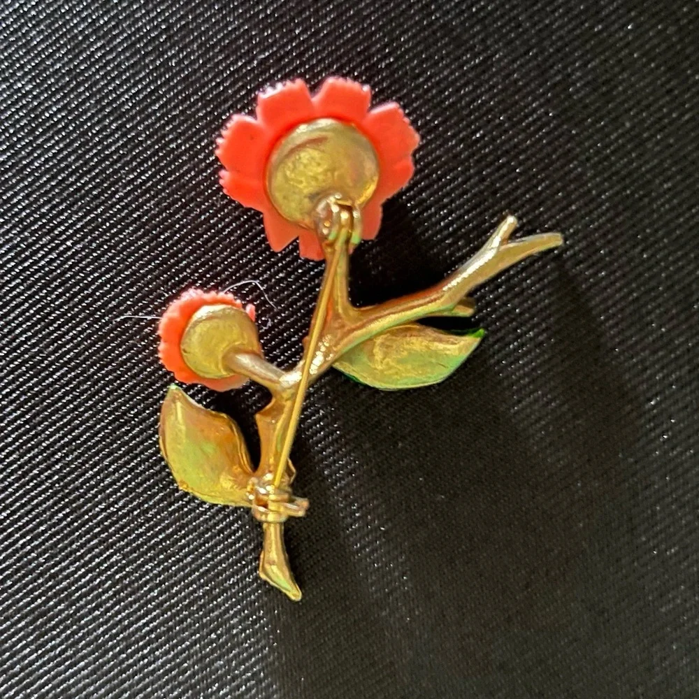 Vintage, Elegant Gold and Red Floral Brooch